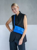 LA-BOBA-BAG-HIP-BAG-BUENOS-XL-ELECTRIC BLUE GRAIN LEATHER