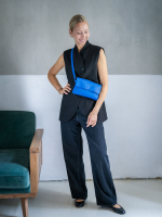 LA-BOBA-BAG-HIP-BAG-BUENOS-XL-ELECTRIC BLUE GRAIN LEATHER