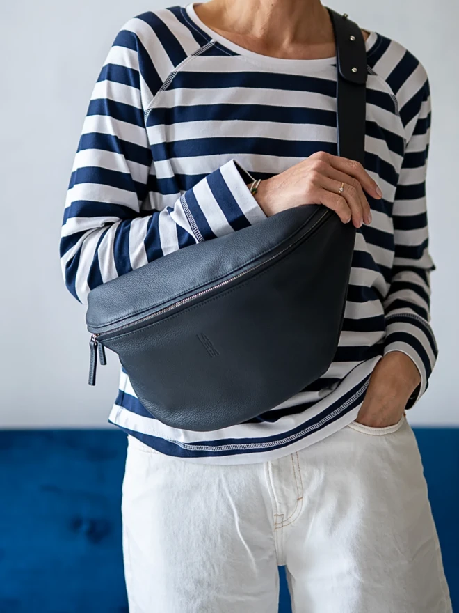 hip-bag-pekin-navy-blue-silver-logo hip-bag-pekin-navy-blue-silver-logo